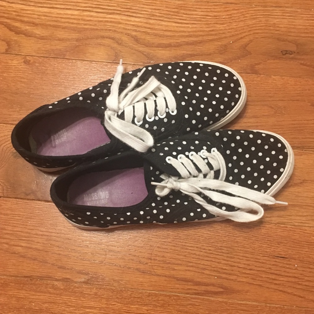 Black and white polka dot sneaks!